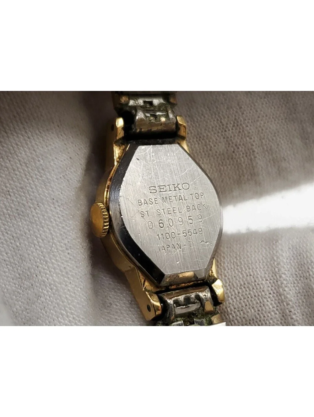 Vintage Seiko 1100-5549 Mechanical Watch Women Gold Tone Expandable Band 16mm